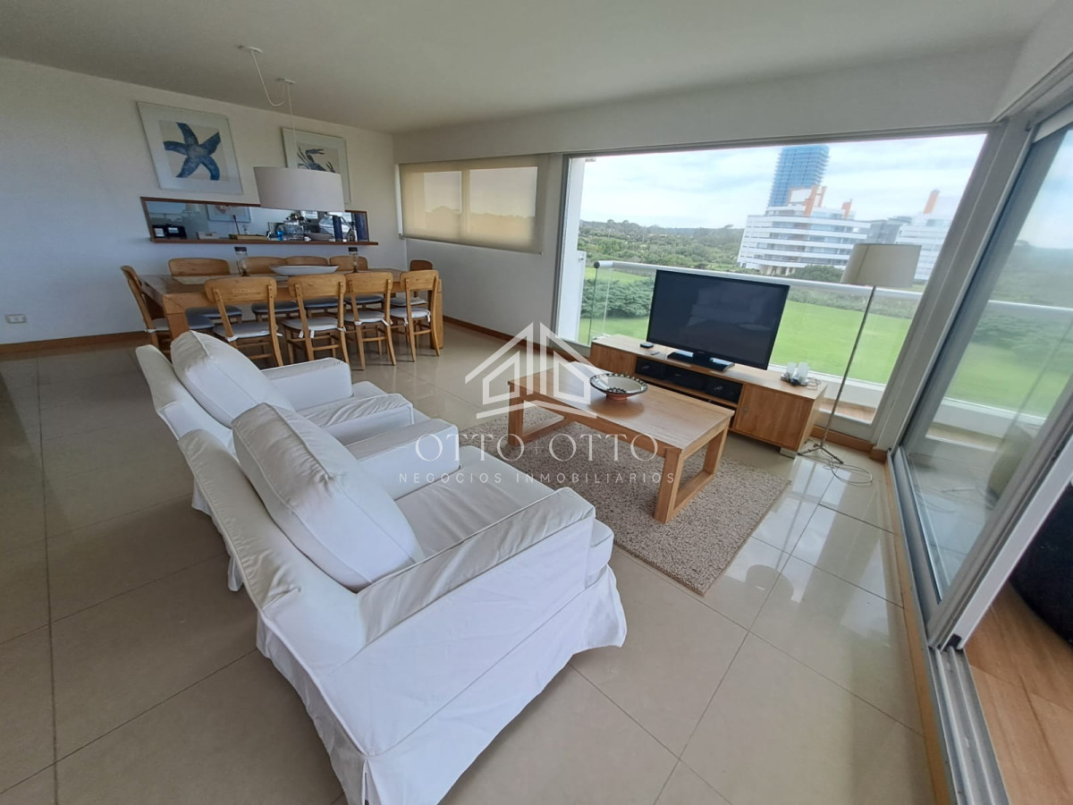 Apartamento ID.28633 - Apartamento en venta de 3 dormitorios y servcio en Punta del Este Primera Línea Brava