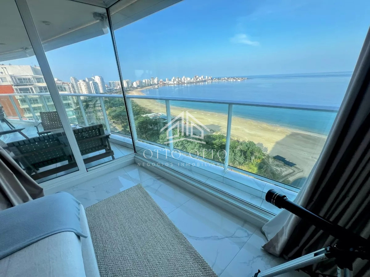 Apartamento ID.28638 - Apartamento en venta 4 dormitorios en Playa Mansa, Punta del Este.