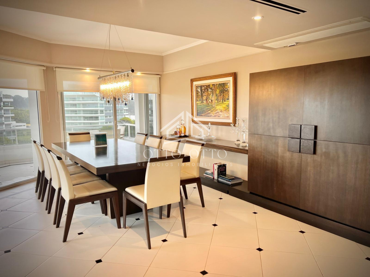 Apartamento ID.28631 - Espectacular Departamento en venta frente al mar, penthouse de 4 dormitorios. Punta del Este