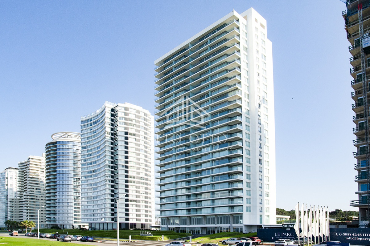 Apartamento ID.28629 - Espectacular planta en LE PARC III, Esquinero en venta