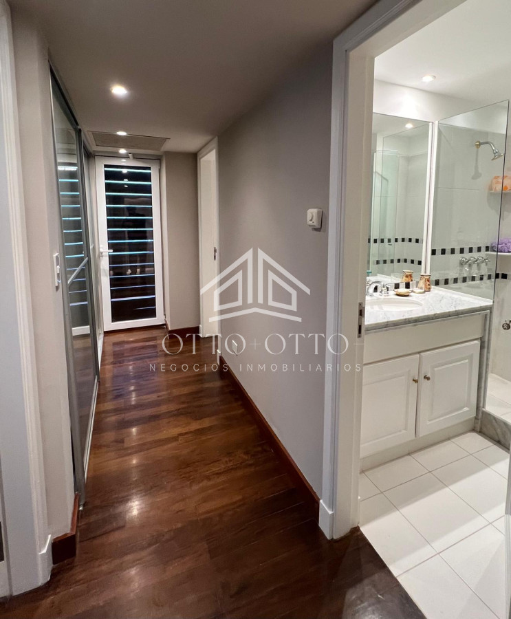 Apartamento ID.28631 - Espectacular Departamento en venta frente al mar, penthouse de 4 dormitorios. Punta del Este