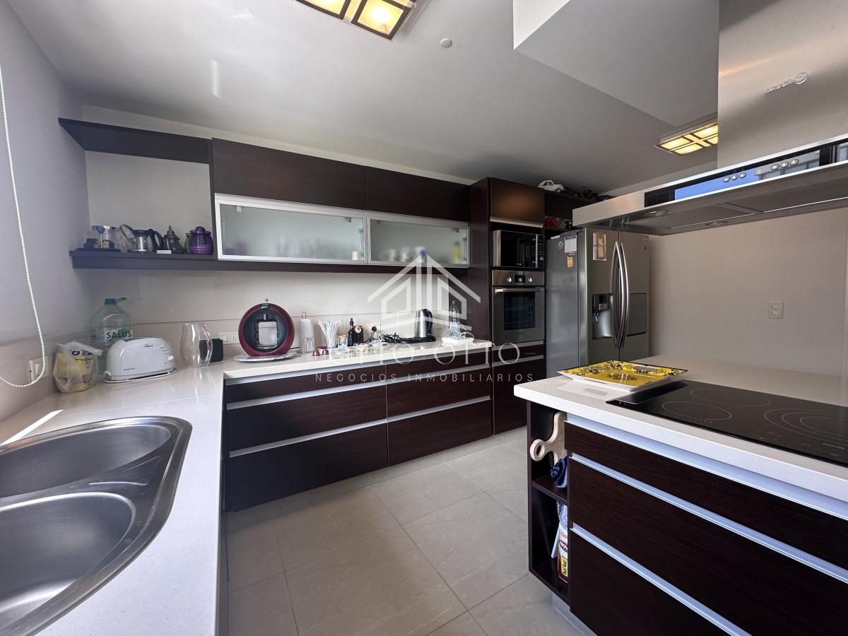 Apartamento ID.28636 - Vende apartamento esquinero de 3 dormitorios en Imperiale, Punta del Este