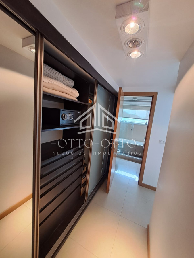 Apartamento ID.28633 - Apartamento en venta de 3 dormitorios y servcio en Punta del Este Primera Línea Brava
