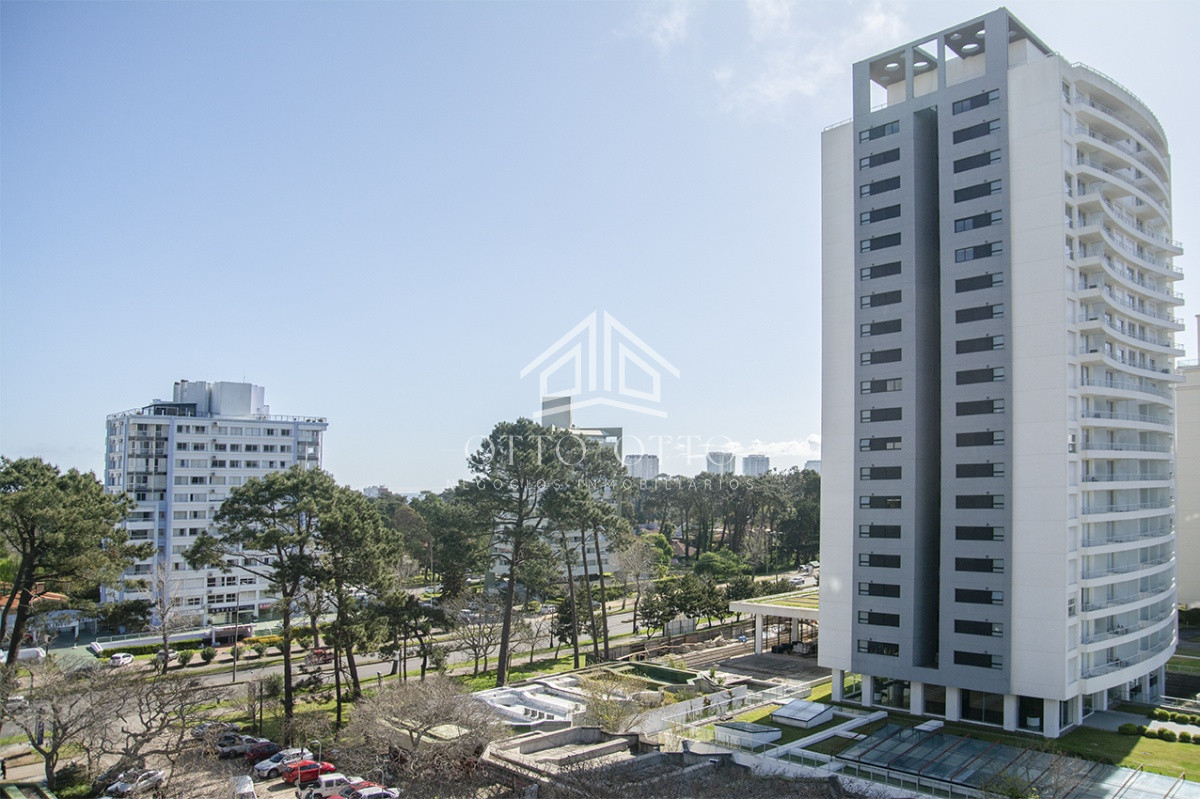 Apartamento ID.28477 - Departamento en venta de 3 dormitorios en Roosevelt Center, Punta del este 