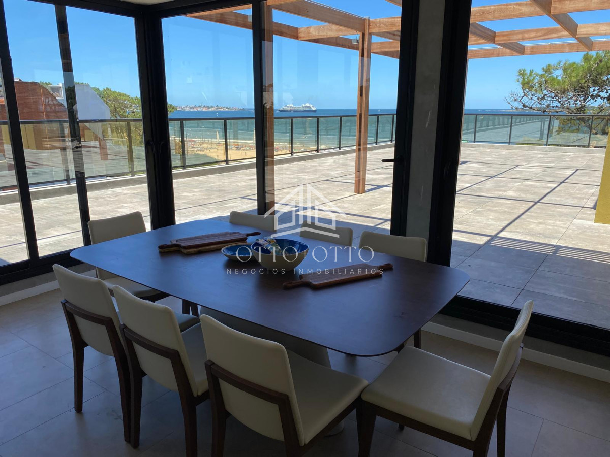 Apartamento ID.28550 - Vende oportunidad en Playa Mansa, primera línea de 2 dormitorios en Punta del Este 