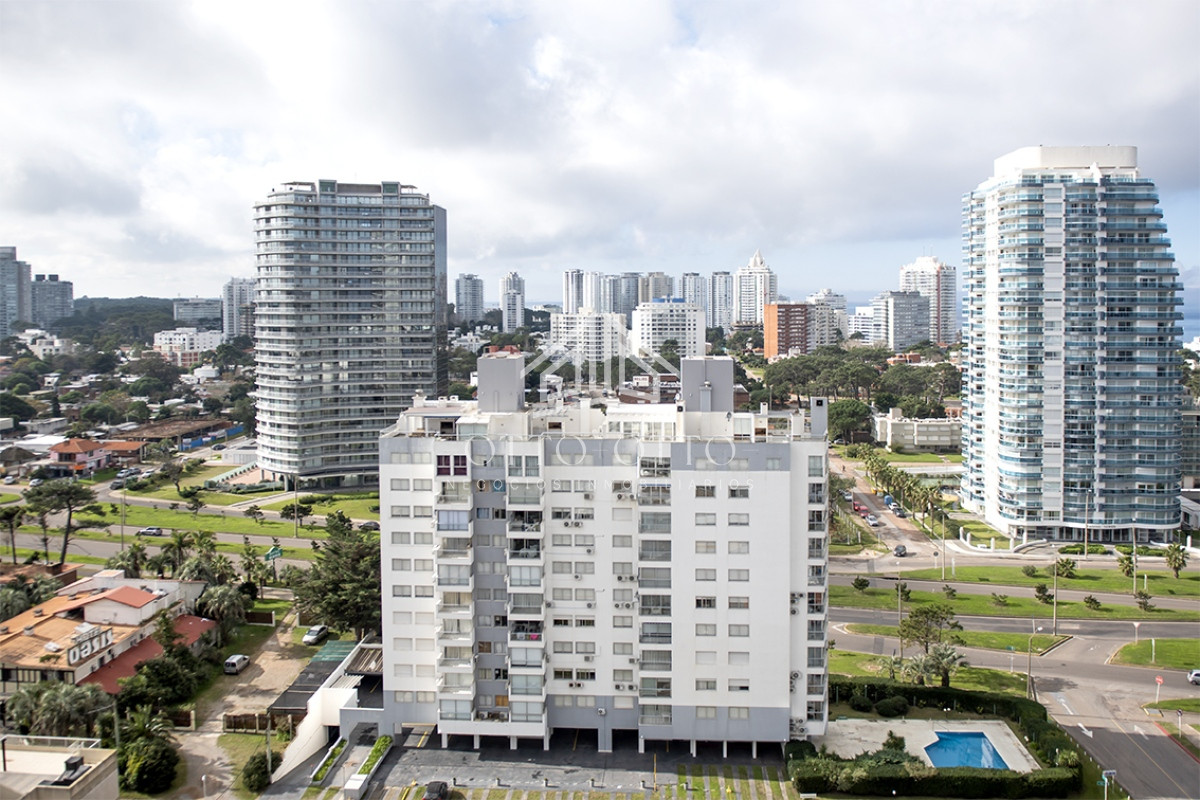 Apartamento ID.28517 - Apartamento de 2 dormitorios en Venta en Playa Mansa , Punta del este 