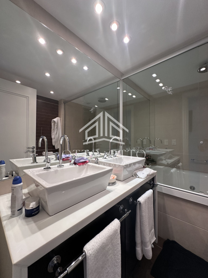 Apartamento ID.28636 - Vende apartamento esquinero de 3 dormitorios en Imperiale, Punta del Este