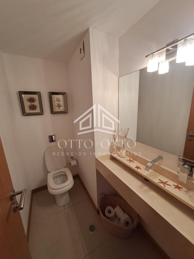 Apartamento ID.28633 - Apartamento en venta de 3 dormitorios y servcio en Punta del Este Primera Línea Brava