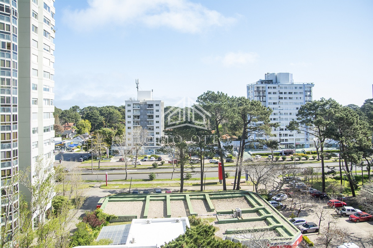 Apartamento ID.28477 - Departamento en venta de 3 dormitorios en Roosevelt Center, Punta del este 