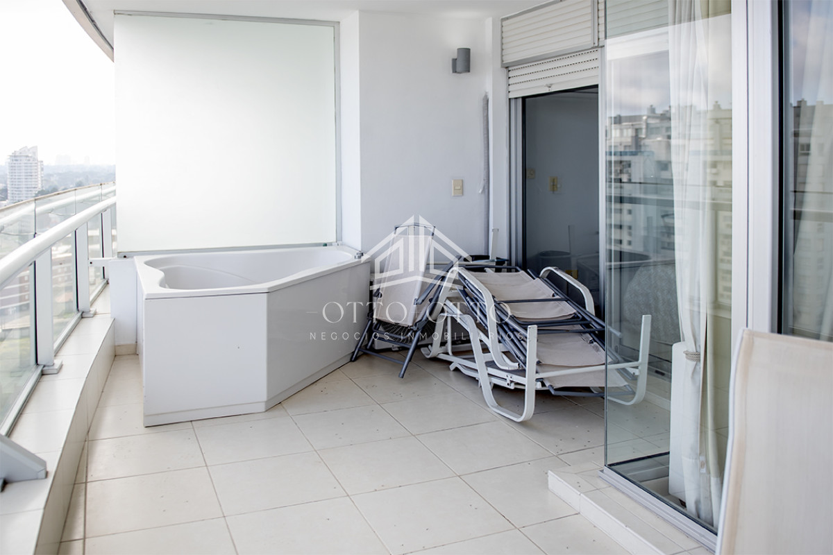 Apartamento ID.28517 - Apartamento de 2 dormitorios en Venta en Playa Mansa , Punta del este 