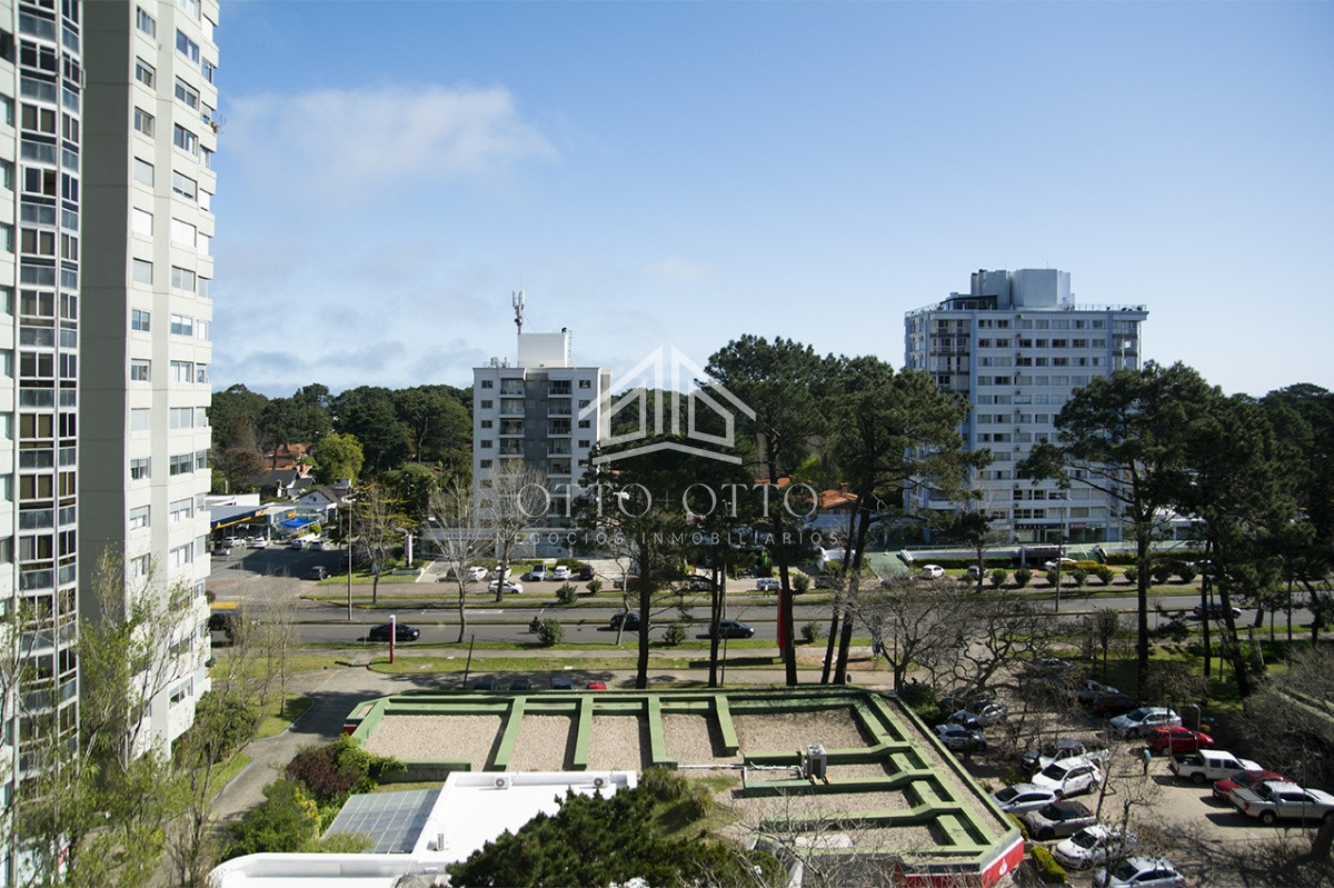 Apartamento ID.28477 - Departamento en venta de 3 dormitorios en Roosevelt Center, Punta del este 