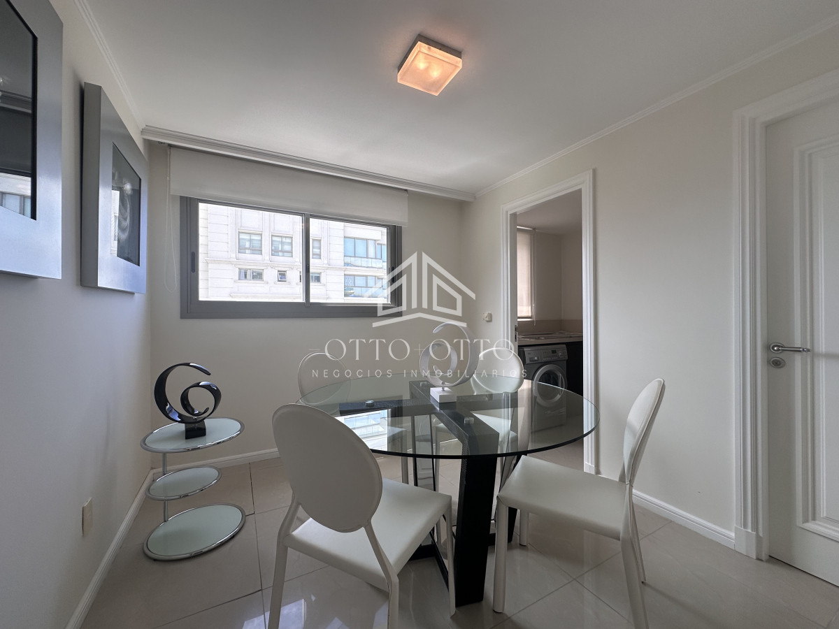 Apartamento ID.28636 - Vende apartamento esquinero de 3 dormitorios en Imperiale, Punta del Este