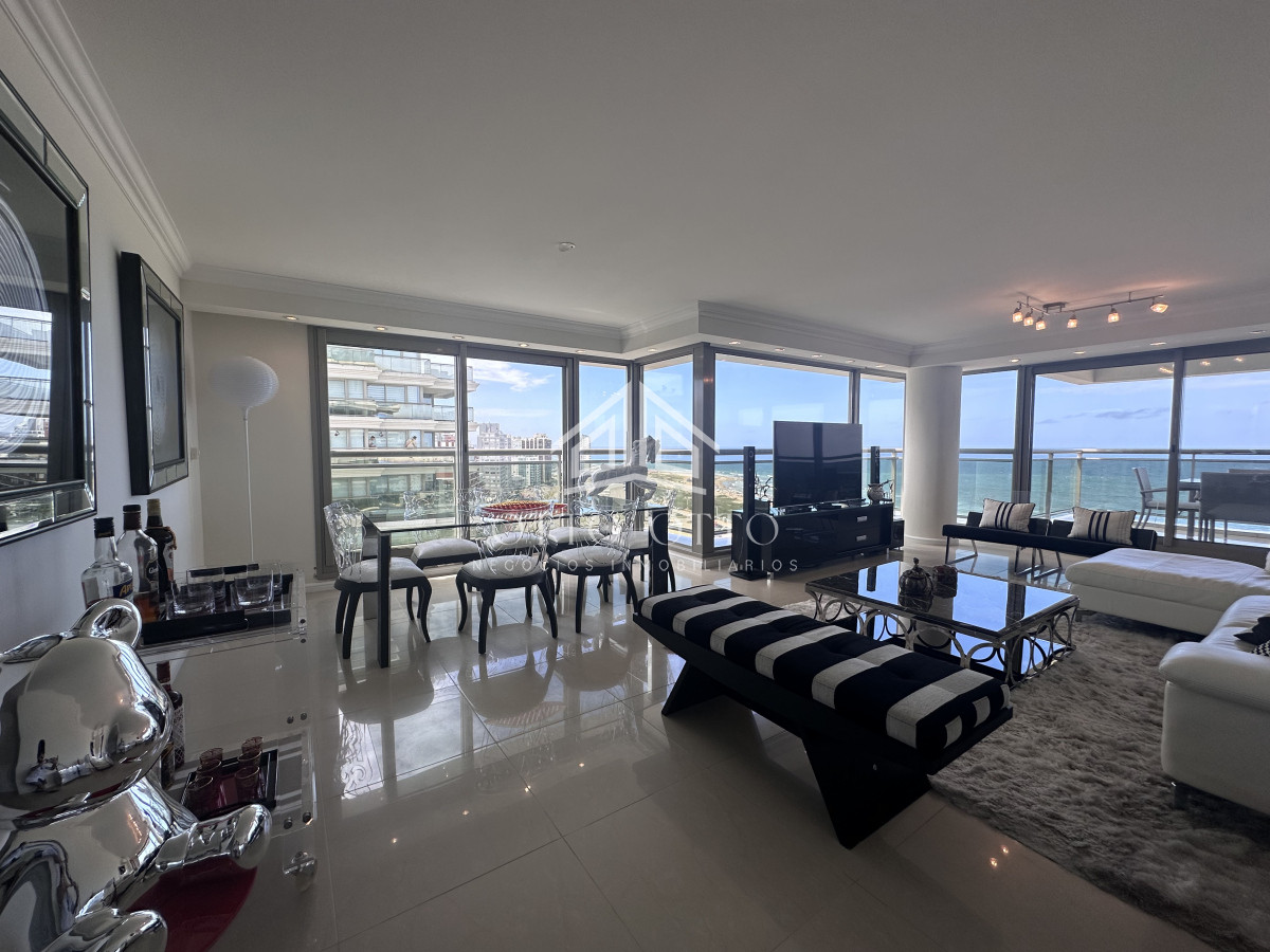 Apartamento ID.28636 - Vende apartamento esquinero de 3 dormitorios en Imperiale, Punta del Este