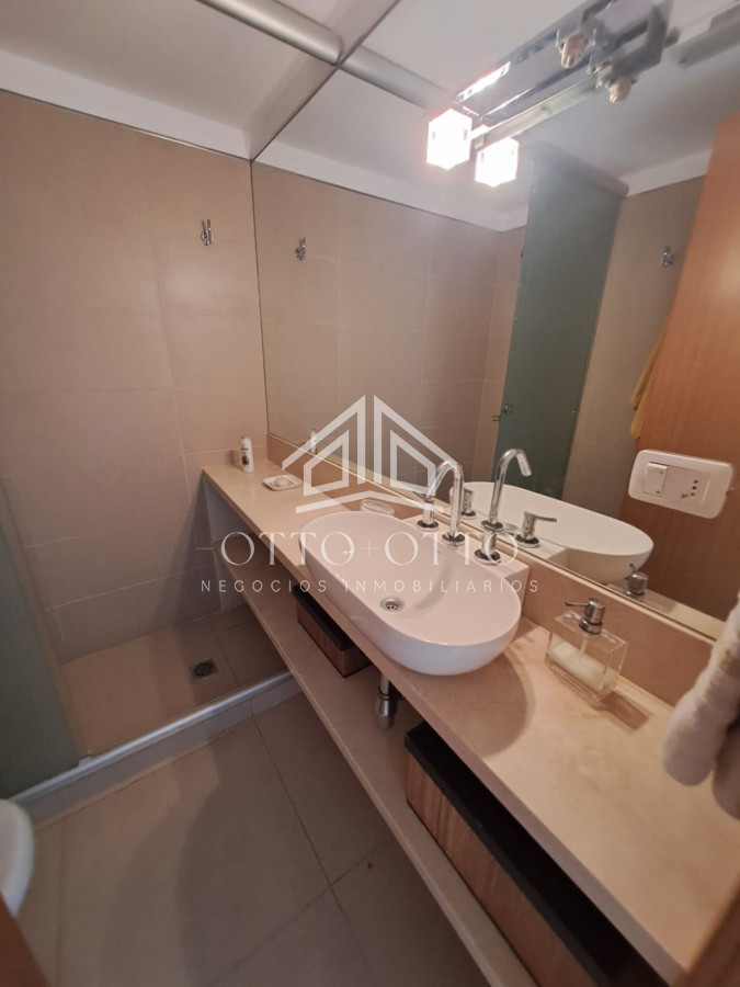 Apartamento ID.28633 - Apartamento en venta de 3 dormitorios y servcio en Punta del Este Primera Línea Brava