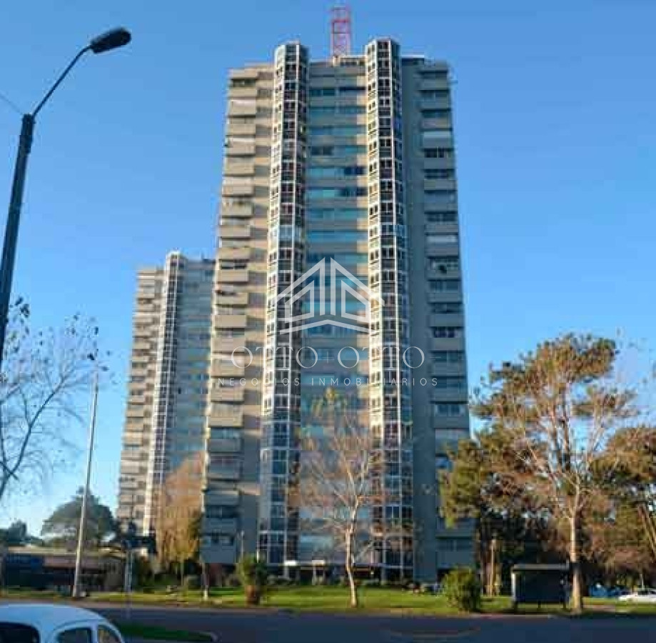 Apartamento ID.28477 - Departamento en venta de 3 dormitorios en Roosevelt Center, Punta del este 