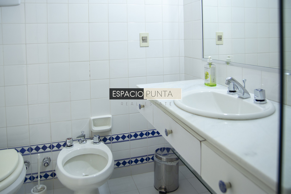 Apartamento ID.724 - Departamento con agradable vista en edificio Tiburón