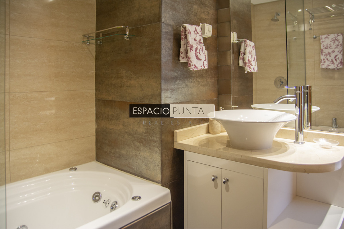 Apartamento ID.4113 -  Apartamento de 2 dormitorios en Miami Boulevard! Punta del Este