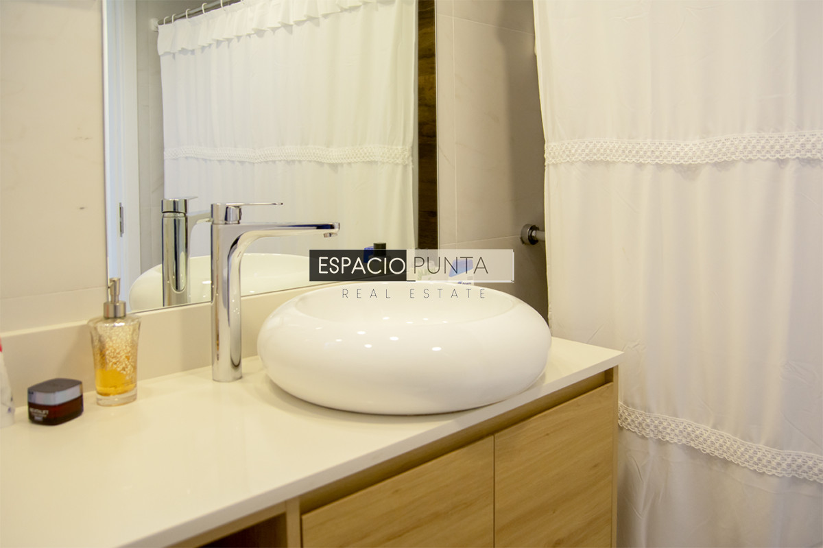 Apartamento ID.987 - Apartamento de 2 dormitorios en Playa Mansa , Punta del este 
