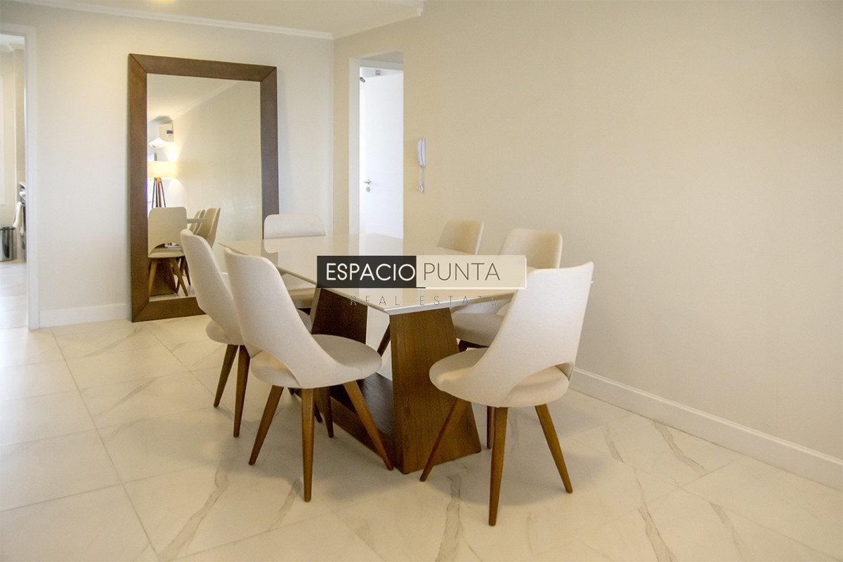 Apartamento ID.987 - Apartamento de 2 dormitorios en Playa Mansa , Punta del este 