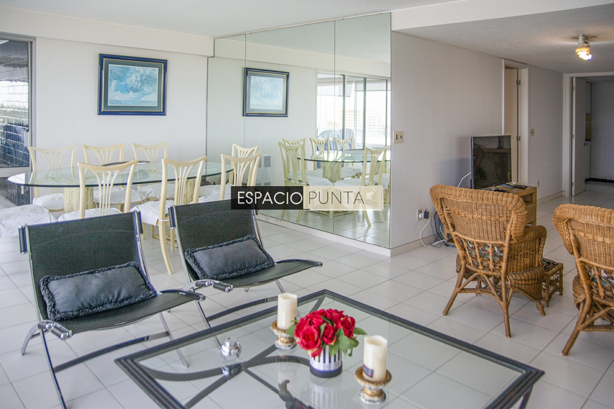 Apartamento ID.724 - Departamento con agradable vista en edificio Tiburón