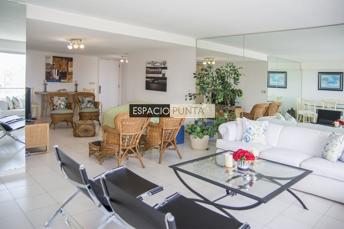 Apartamento ID.724 - Departamento con agradable vista en edificio Tiburón