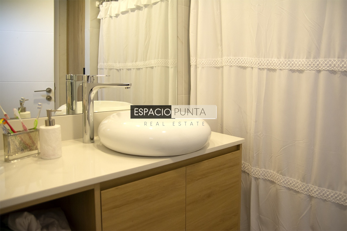 Apartamento ID.987 - Apartamento de 2 dormitorios en Playa Mansa , Punta del este 