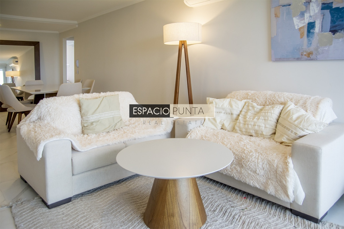 Apartamento ID.987 - Apartamento de 2 dormitorios en Playa Mansa , Punta del este 