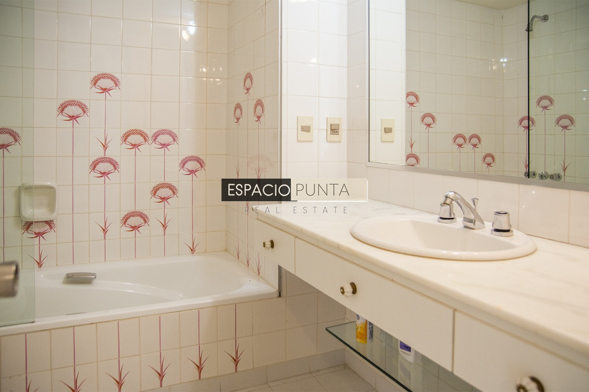 Apartamento ID.724 - Departamento con agradable vista en edificio Tiburón