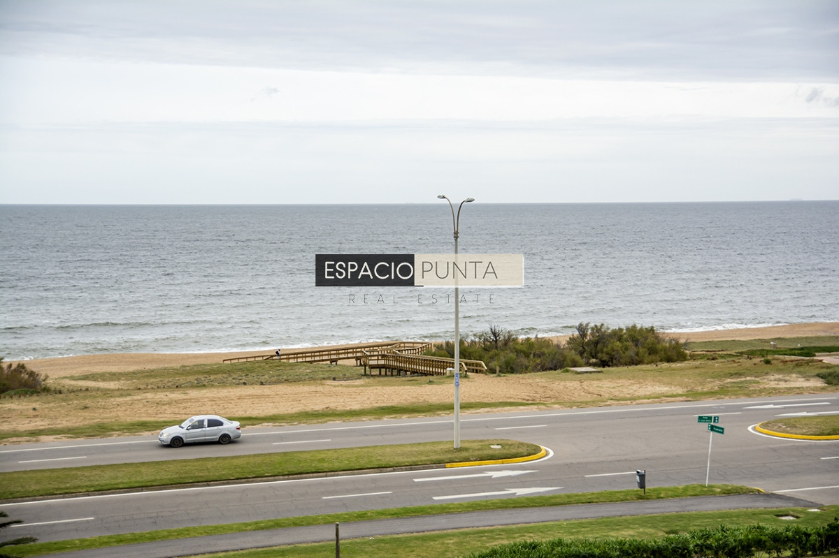 Apartamento ID.987 - Apartamento de 2 dormitorios en Playa Mansa , Punta del este 