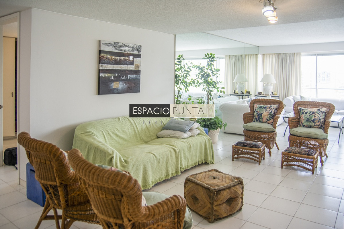 Apartamento ID.724 - Departamento con agradable vista en edificio Tiburón