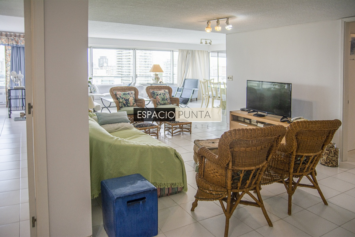 Apartamento ID.724 - Departamento con agradable vista en edificio Tiburón