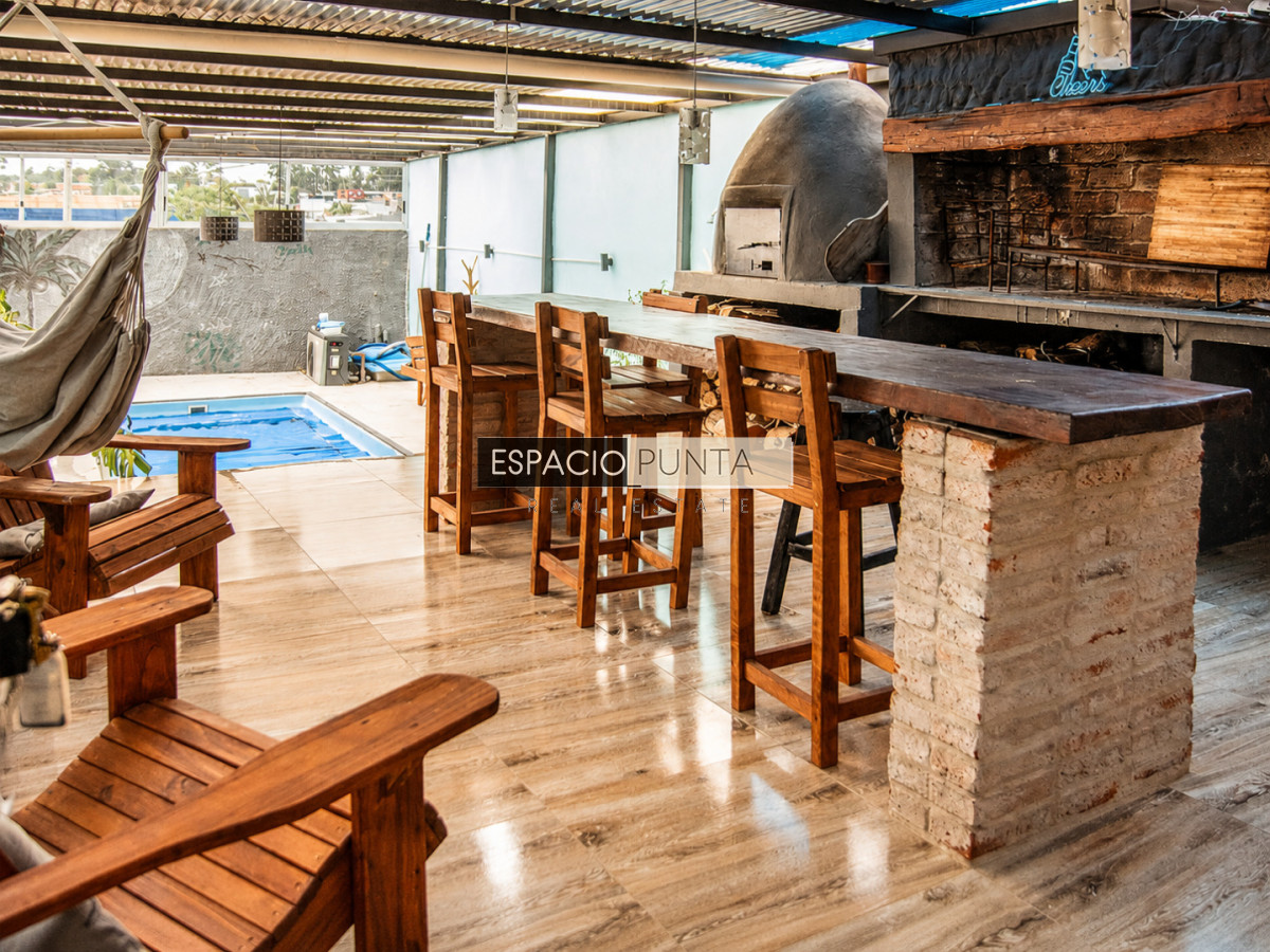 Casa ID.4751 - En venta casa de 4 dormitorios en Barrio 4 H en Maldonado, con barbacoa y piscina