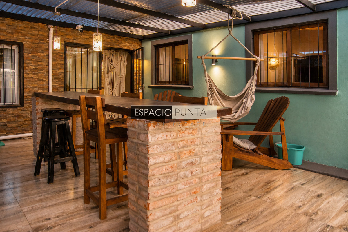 Casa ID.4751 - En venta casa de 4 dormitorios en Barrio 4 H en Maldonado, con barbacoa y piscina