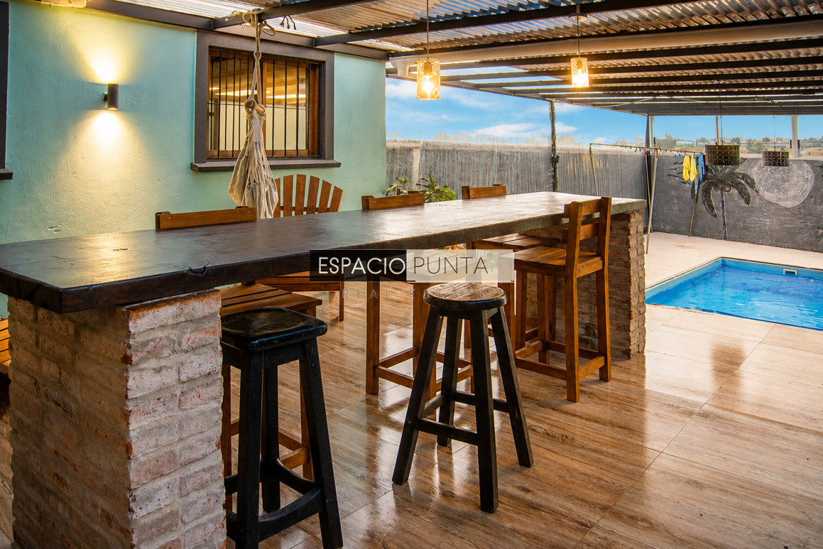 Casa ID.4751 - En venta casa de 4 dormitorios en Barrio 4 H en Maldonado, con barbacoa y piscina