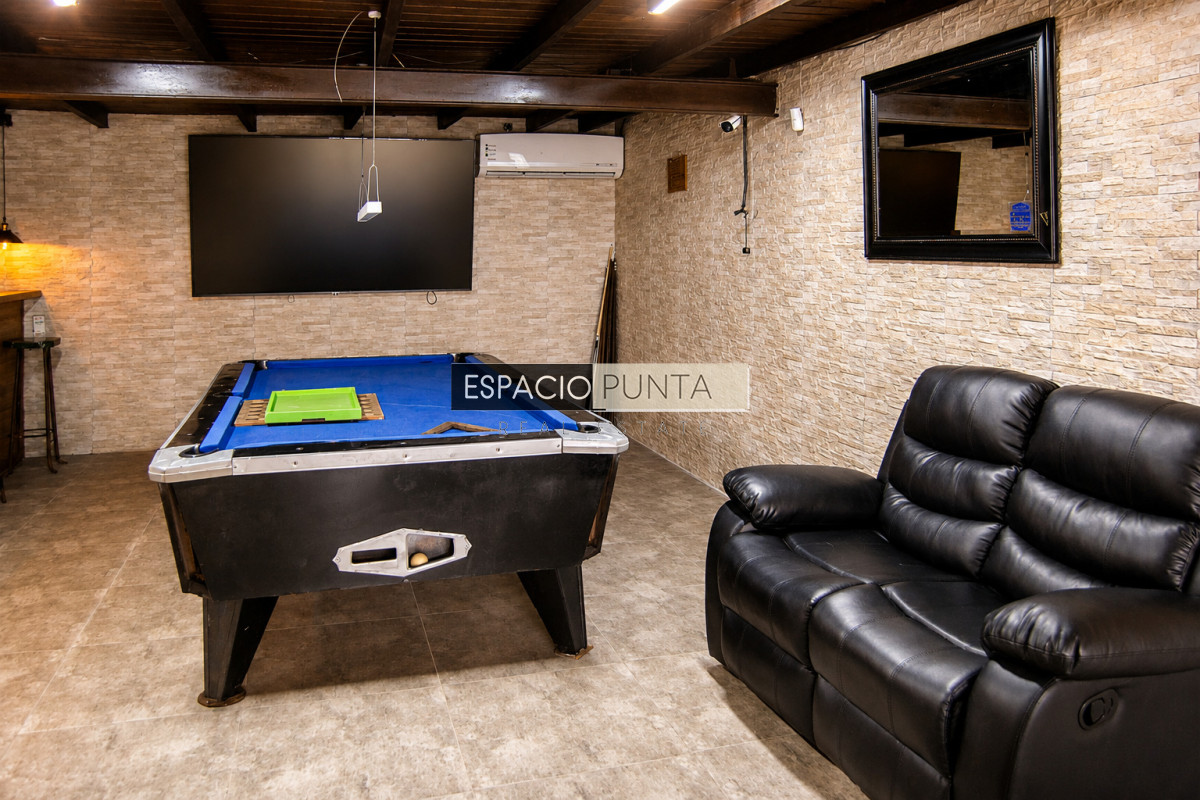 Casa ID.4751 - En venta casa de 4 dormitorios en Barrio 4 H en Maldonado, con barbacoa y piscina