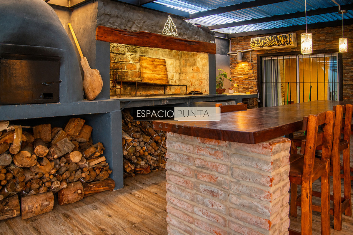Casa ID.4751 - En venta casa de 4 dormitorios en Barrio 4 H en Maldonado, con barbacoa y piscina