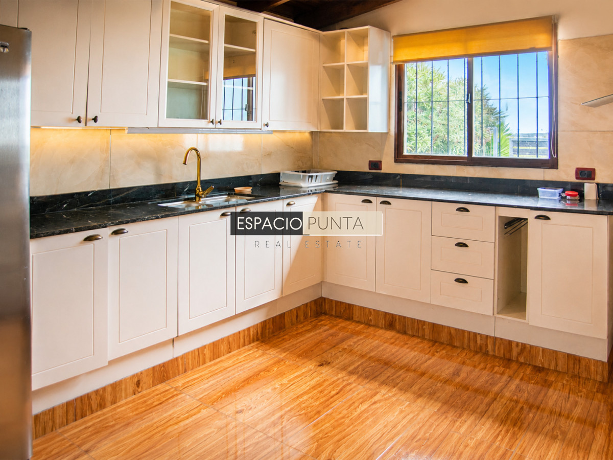 Casa ID.4751 - En venta casa de 4 dormitorios en Barrio 4 H en Maldonado, con barbacoa y piscina