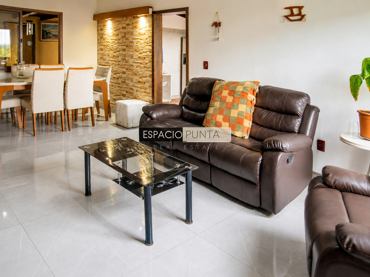 Casa ID.4751 - En venta casa de 4 dormitorios en Barrio 4 H en Maldonado, con barbacoa y piscina