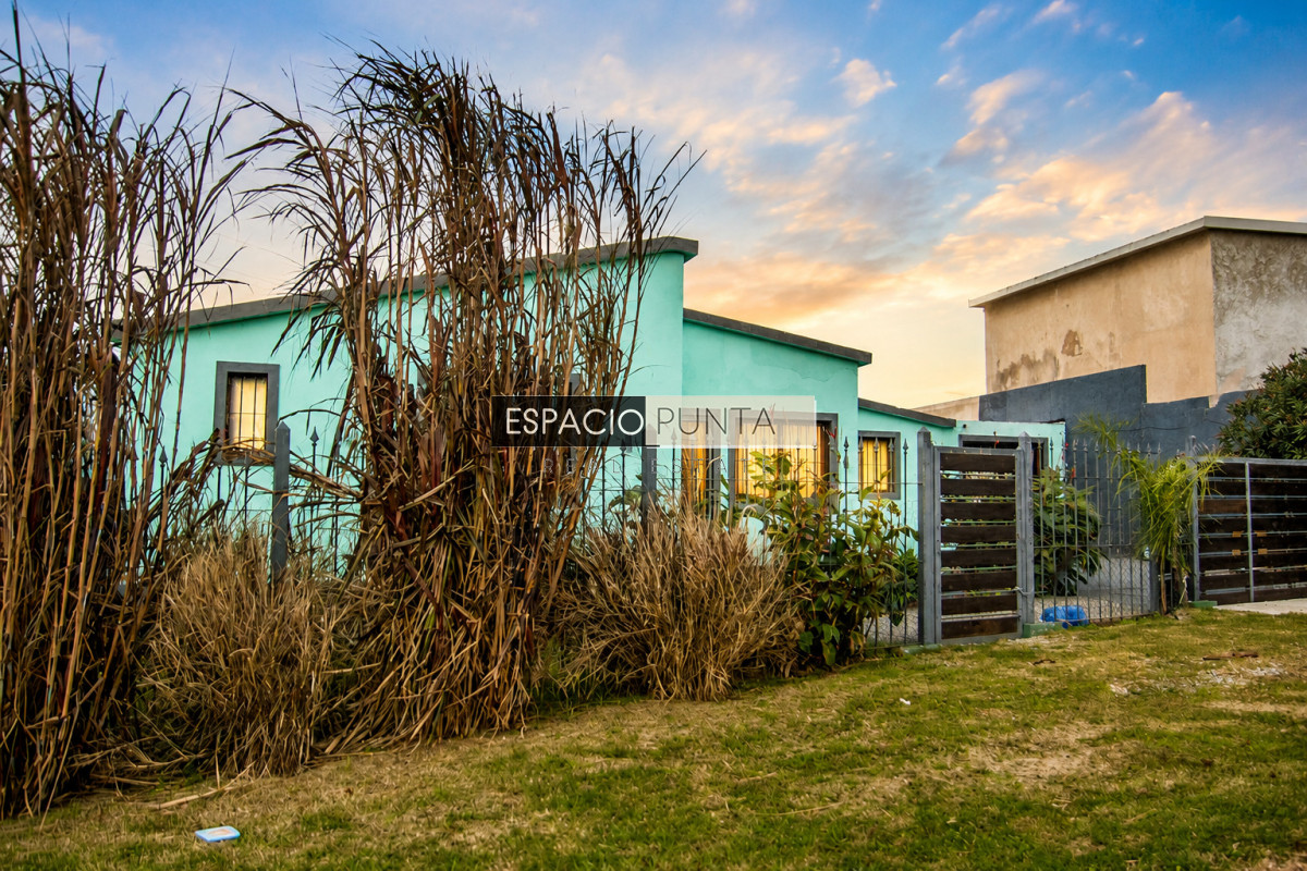 Casa ID.4751 - En venta casa de 4 dormitorios en Barrio 4 H en Maldonado, con barbacoa y piscina