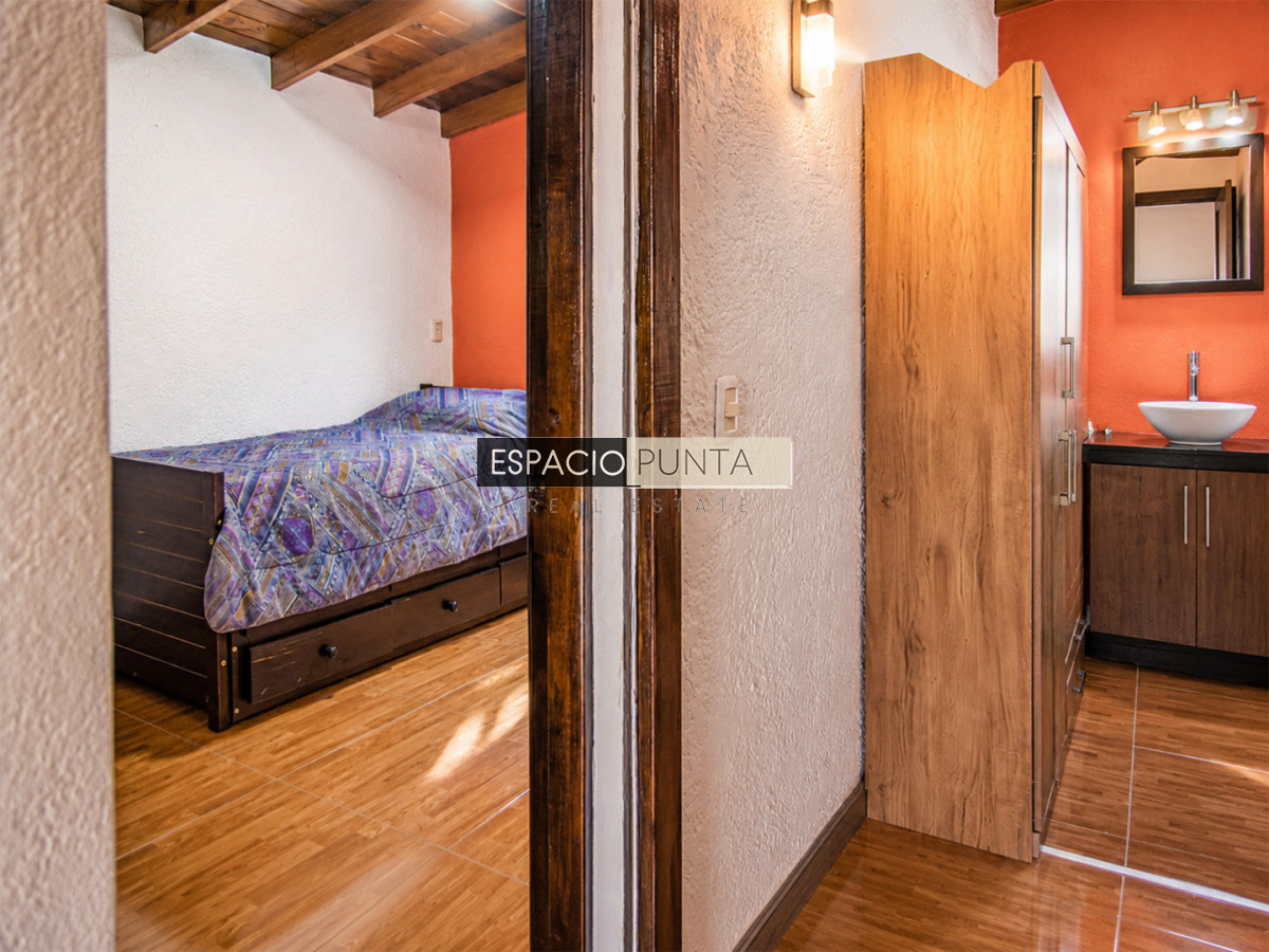 Casa ID.4751 - En venta casa de 4 dormitorios en Barrio 4 H en Maldonado, con barbacoa y piscina