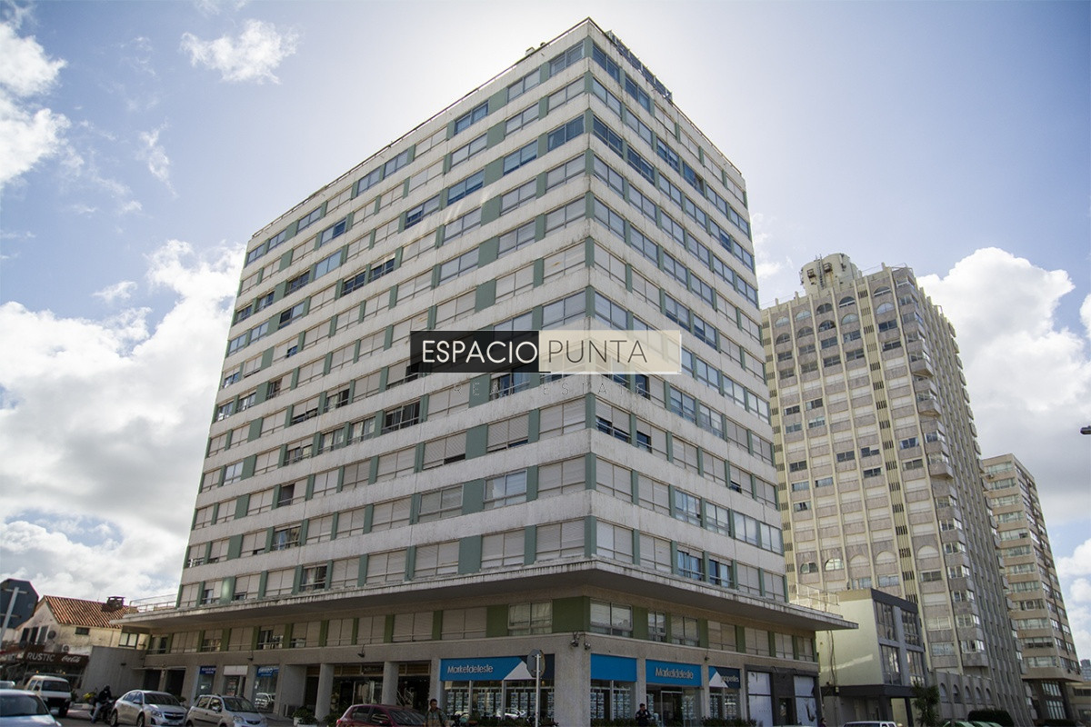 Apartamento ID.512 - Vende y alquila apartamento de 2 dormitorios en Peninsula, Punta del Este 