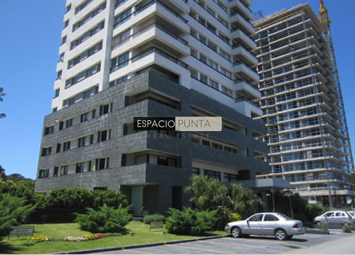 Apartamento ID.3665 - Vende apto de 2 dormitorios con vista al mar en Punta del este