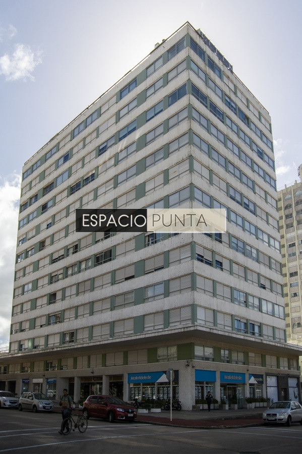 Apartamento ID.512 - Vende y alquila apartamento de 2 dormitorios en Peninsula, Punta del Este 