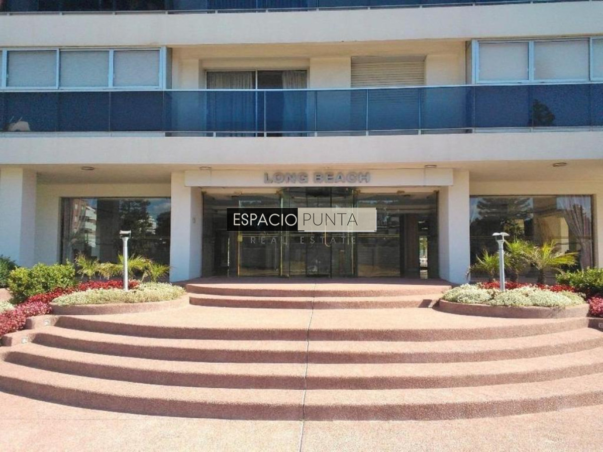 Apartamento ID.636 - Vende apartamento de 2 dormitorios y medio en Chiverta, Reciclado completo. Punta del Este 