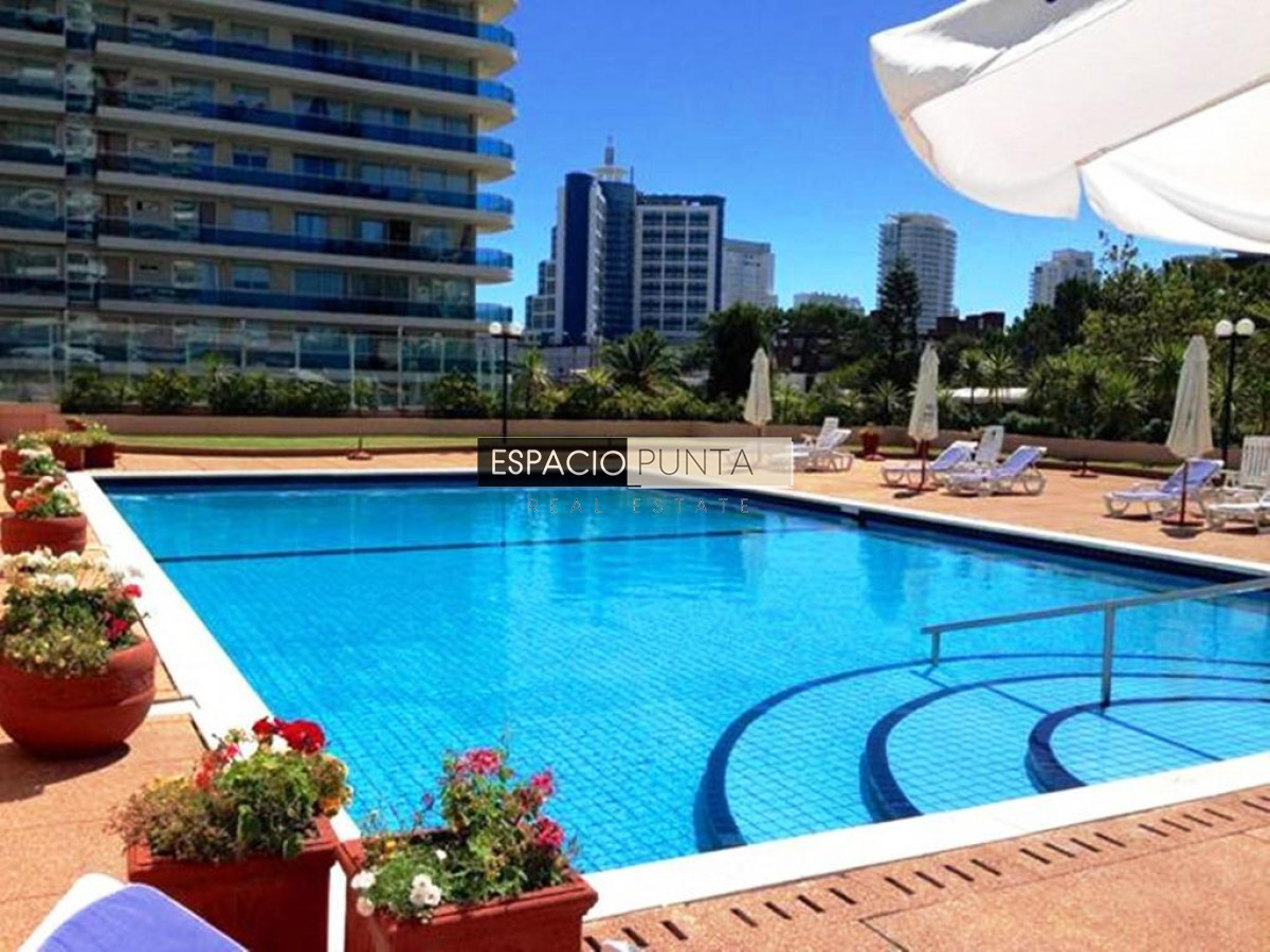 Apartamento ID.636 - Vende apartamento de 2 dormitorios y medio en Chiverta, Reciclado completo. Punta del Este 