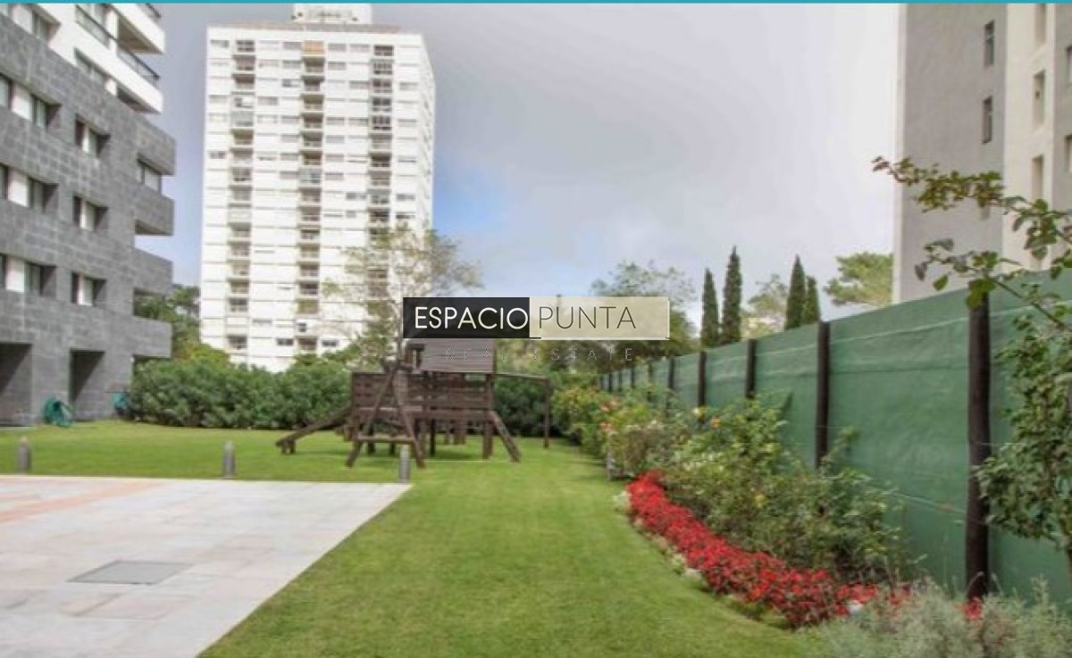 Apartamento ID.3665 - Vende apto de 2 dormitorios con vista al mar en Punta del este