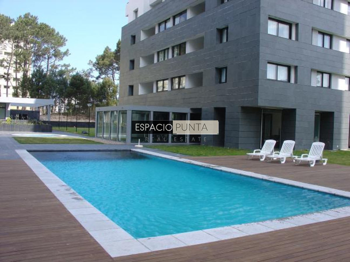 Apartamento ID.3665 - Vende apto de 2 dormitorios con vista al mar en Punta del este