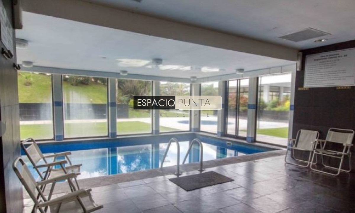Apartamento ID.3665 - Vende apto de 2 dormitorios con vista al mar en Punta del este