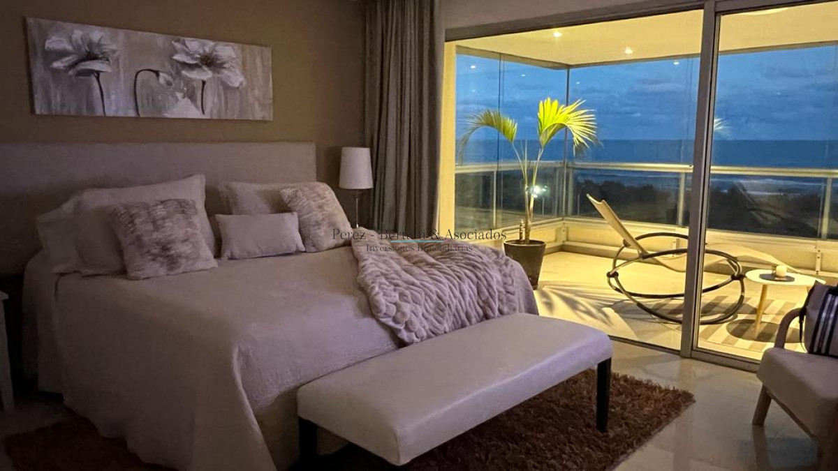 Apartamento ID.365 - Oportunidad!! Precio reducido!!! Espectacular penthouse frente al mar playa brava Punta Del Este.