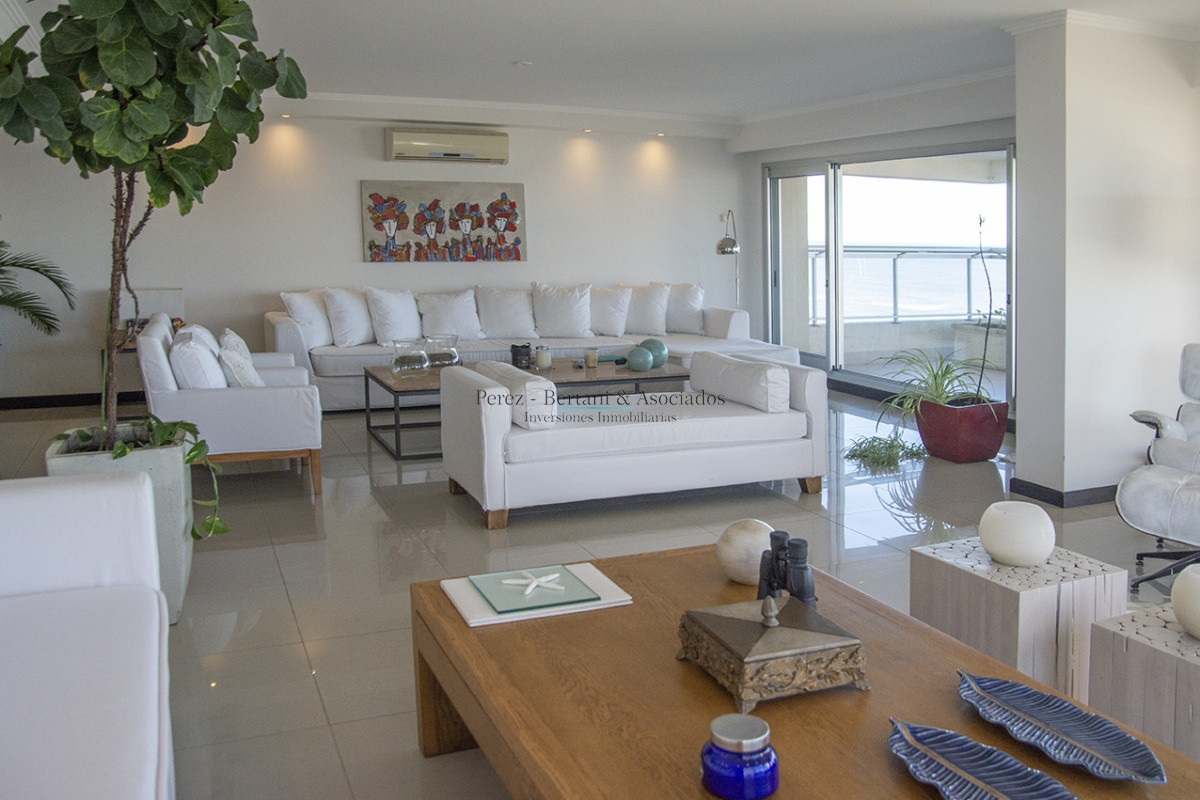 Apartamento ID.1176 - Apartamento de 3 dormitorios en Torre Lobos frente al Mar, Playa Brava